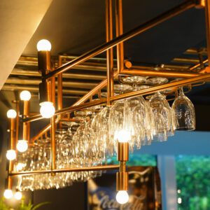 wieszaki na kieliszki wykonane na zamówienie do restauracji Chorzów